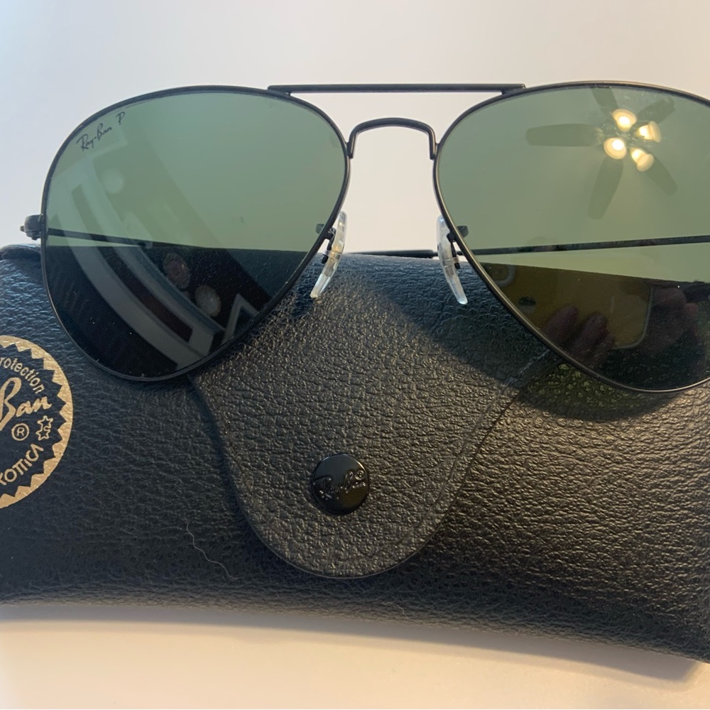 Ray-Ban‎ Black Aviator Sunglasses with Green Polarized Lenses